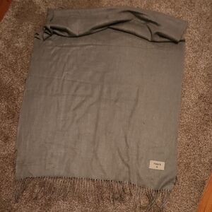 Elegant Gray Scarf with Fringe